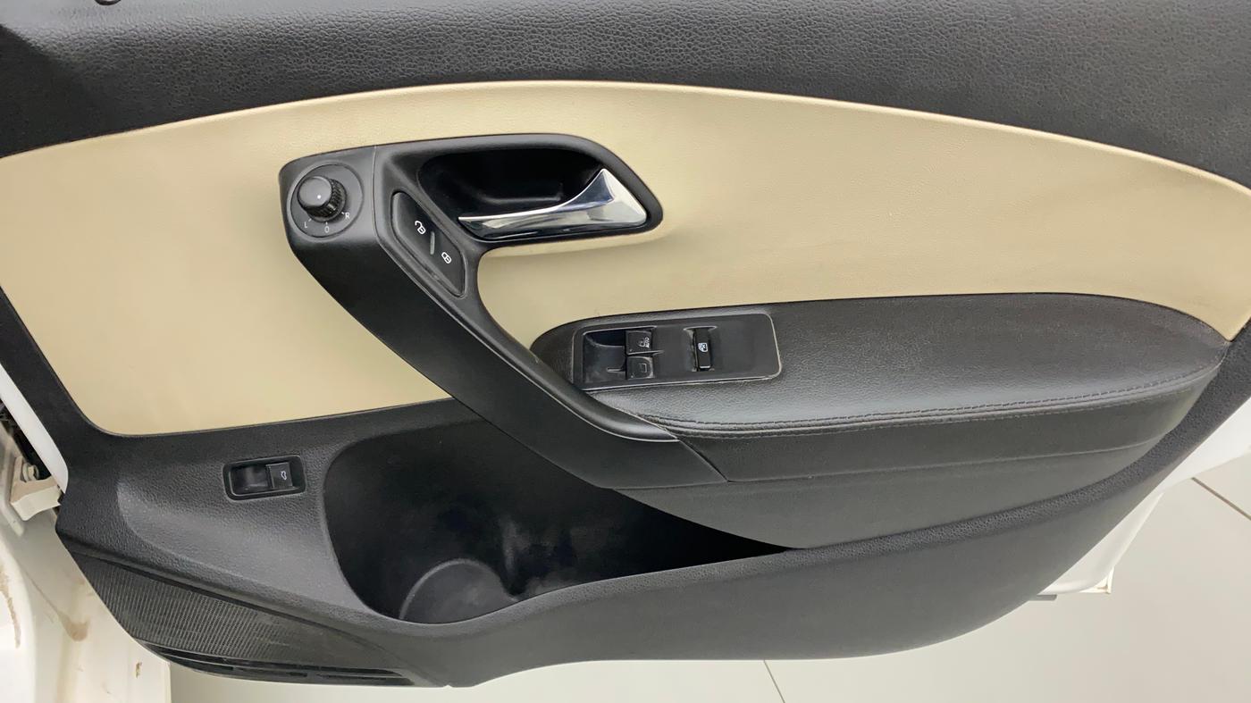 2019 Skoda Rapid 1.6 MPI ACTIVE, Petrol, Manual, 78,080 km, Driver Side Door Panels Control