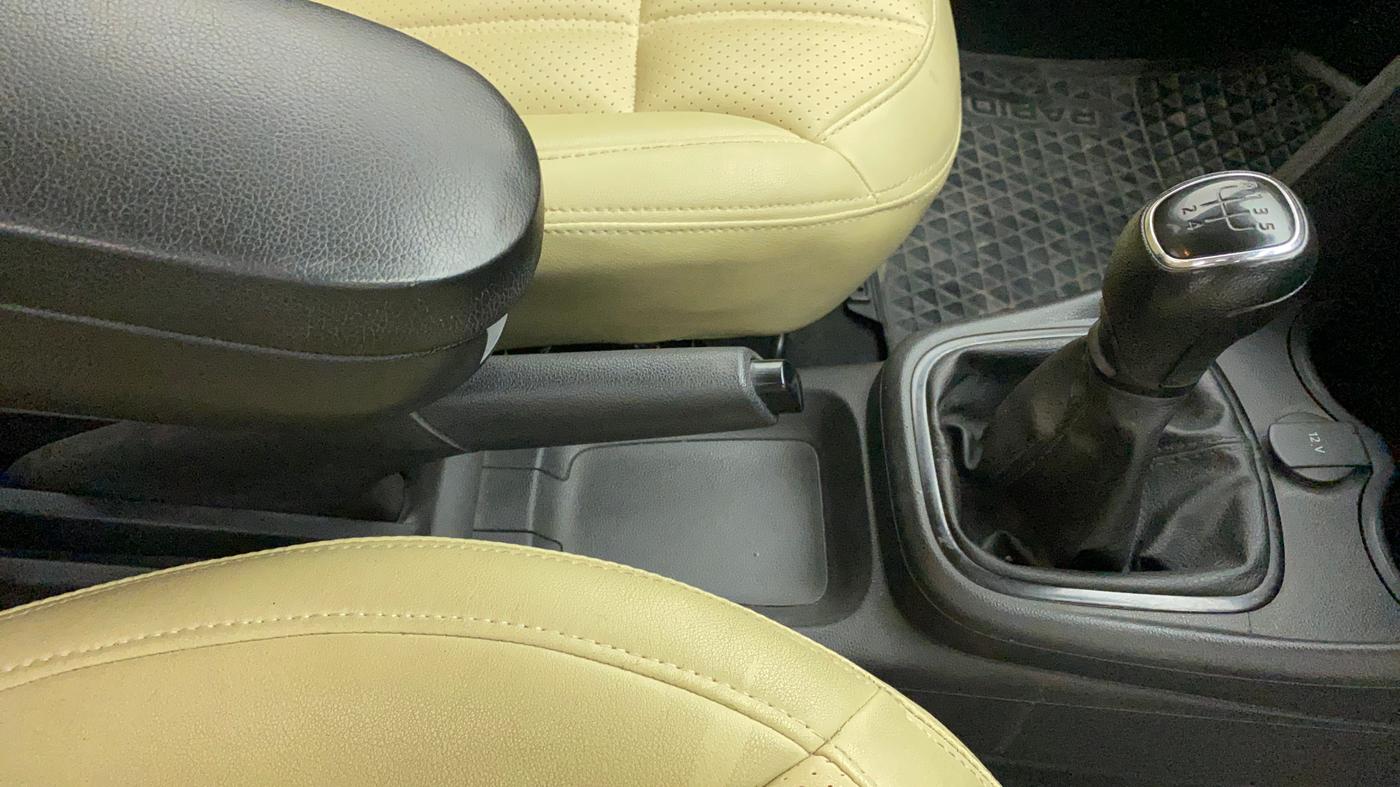 2019 Skoda Rapid 1.6 MPI ACTIVE, Petrol, Manual, 78,080 km, Gear Lever