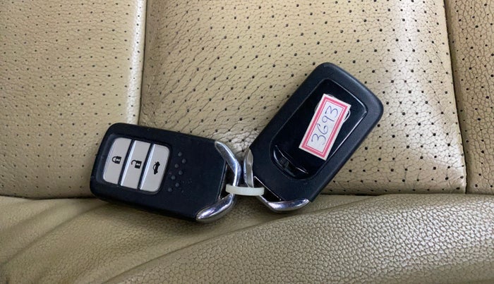 2016 Honda City 1.5L I-VTEC VX CVT, CNG, Automatic, 74,454 km, Key Close Up