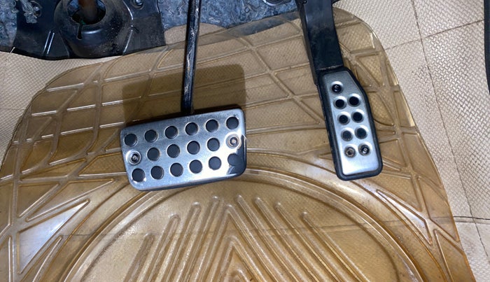 2016 Honda City 1.5L I-VTEC VX CVT, CNG, Automatic, 74,454 km, Pedals