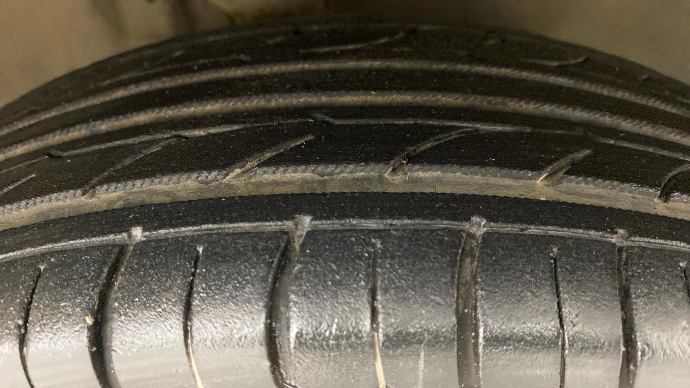 2010 Maruti Zen Estilo LXI, Petrol, Manual, 62,110 km, Right Front Tyre Tread