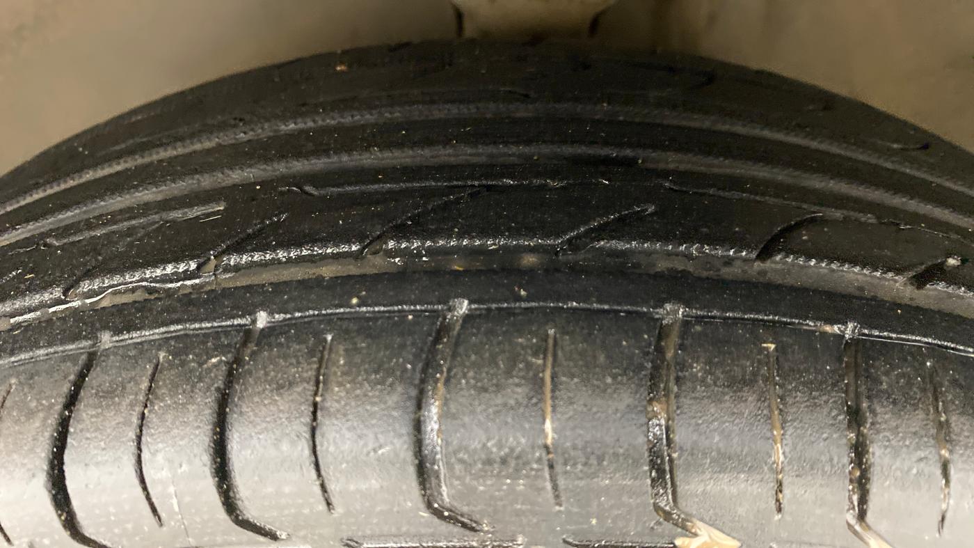 2010 Maruti Zen Estilo LXI, Petrol, Manual, 62,110 km, Left Front Tyre Tread