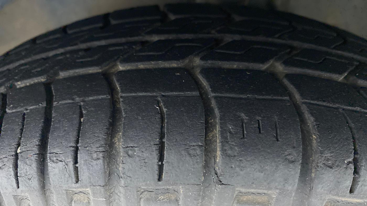2017 Maruti Alto 800 LXI, Petrol, Manual, 20,815 km, Left Front Tyre Tread