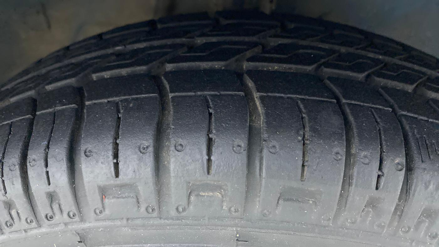 2017 Maruti Alto 800 LXI, Petrol, Manual, 20,815 km, Right Front Tyre Tread