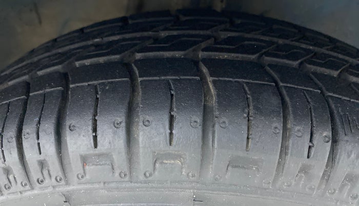 2017 Maruti Alto 800 LXI, Petrol, Manual, 20,815 km, Right Front Tyre Tread