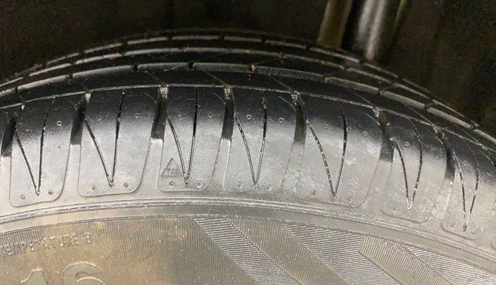 2019 Maruti Vitara Brezza ZDI PLUS AMT, Diesel, Automatic, 72,378 km, Left Rear Tyre Tread