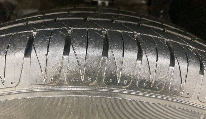 2019 Maruti Vitara Brezza ZDI PLUS AMT, Diesel, Automatic, 72,378 km, Left Front Tyre Tread