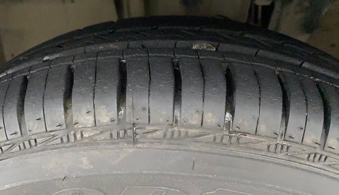 2020 Renault TRIBER RXT, Petrol, Manual, 55,918 km, Left Front Tyre Tread