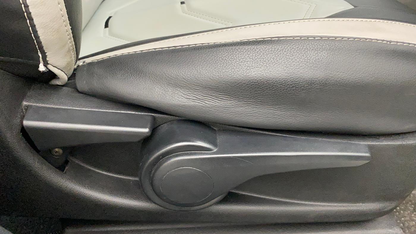 2019 Tata NEXON XZA PLUS PETROL, Petrol, Automatic, 59,957 km, Driver Side Adjustment Panel