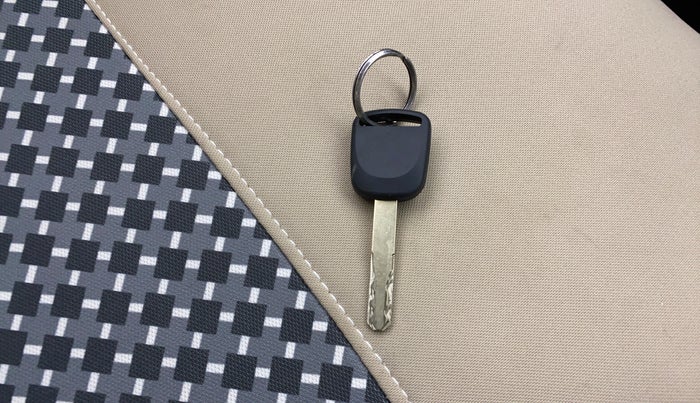 2015 Honda Amaze 1.2L I-VTEC S, Petrol, Manual, 65,481 km, Key Close Up