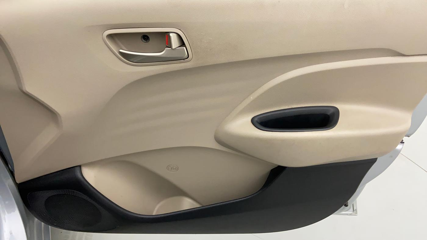 2018 Hyundai NEW SANTRO SPORTZ 1.1, Petrol, Manual, 25,958 km, Driver Side Door Panels Control