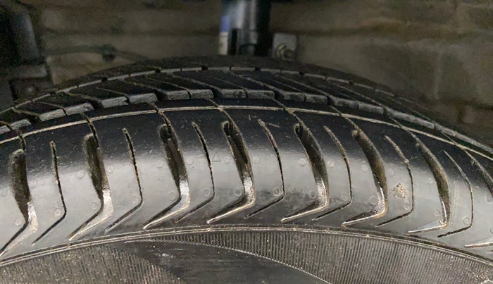 2015 Maruti Swift ZXI, Petrol, Manual, 56,958 km, Left Front Tyre Tread