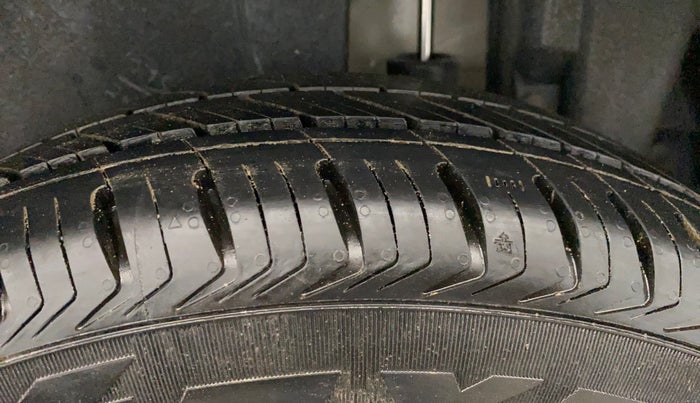 2015 Maruti Swift ZXI, Petrol, Manual, 56,958 km, Left Rear Tyre Tread