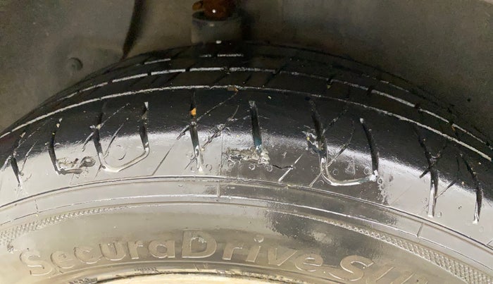 2017 Hyundai Creta SX PLUS AT 1.6 DIESEL, Diesel, Automatic, 1,11,615 km, Right Rear Tyre Tread