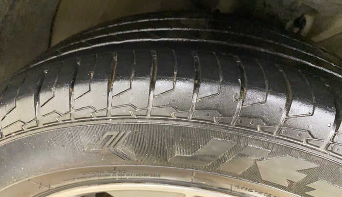 2017 Hyundai Creta SX PLUS AT 1.6 DIESEL, Diesel, Automatic, 1,11,615 km, Right Front Tyre Tread