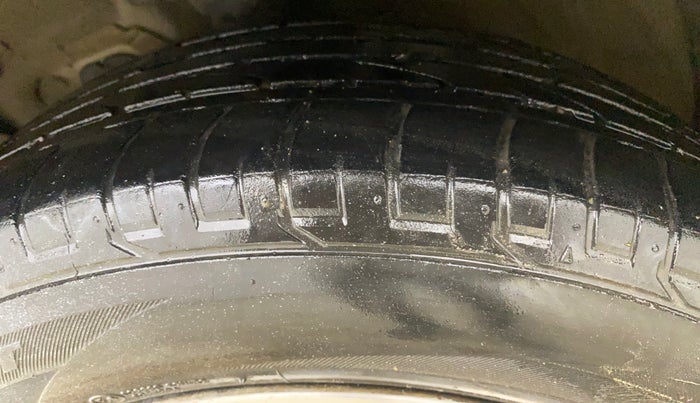 2017 Hyundai Creta SX PLUS AT 1.6 DIESEL, Diesel, Automatic, 1,11,615 km, Left Front Tyre Tread