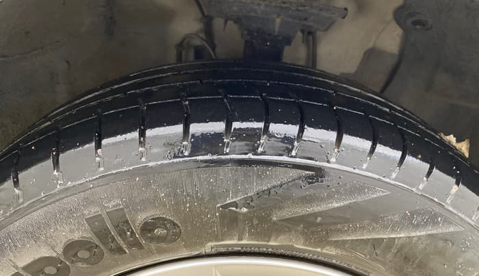 2017 Hyundai Elite i20 MAGNA 1.4 AT, Petrol, Automatic, 88,272 km, Right Front Tyre Tread