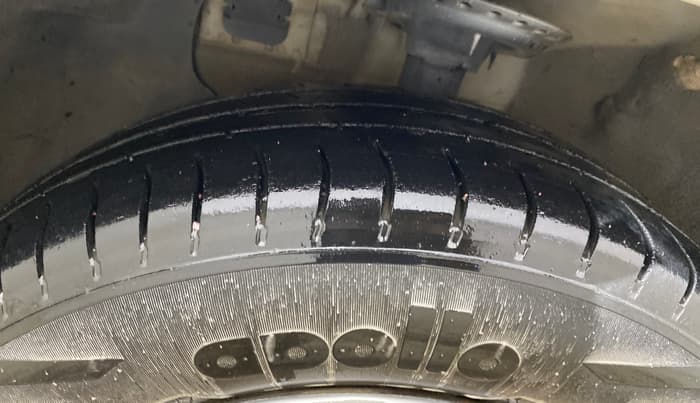 2017 Hyundai Elite i20 MAGNA 1.4 AT, Petrol, Automatic, 88,272 km, Left Front Tyre Tread