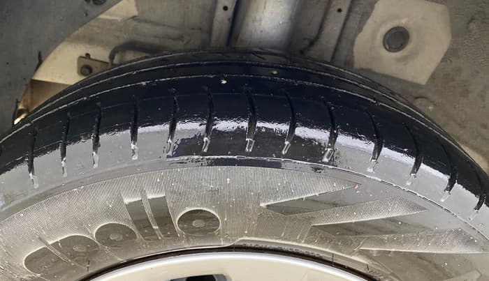2017 Hyundai Elite i20 MAGNA 1.4 AT, Petrol, Automatic, 88,272 km, Right Rear Tyre Tread