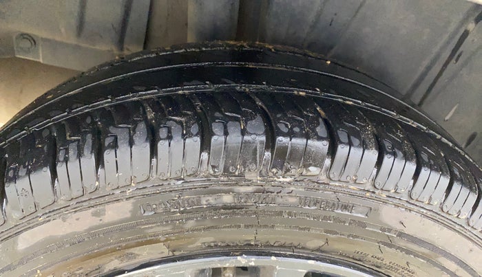 2021 Maruti Ertiga VXI CNG, CNG, Manual, 1,06,977 km, Right Rear Tyre Tread