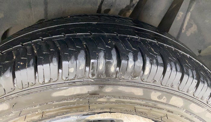 2021 Maruti Ertiga VXI CNG, CNG, Manual, 1,06,977 km, Left Rear Tyre Tread