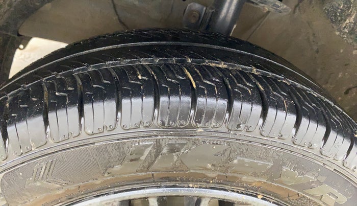 2021 Maruti Ertiga VXI CNG, CNG, Manual, 1,06,977 km, Left Front Tyre Tread