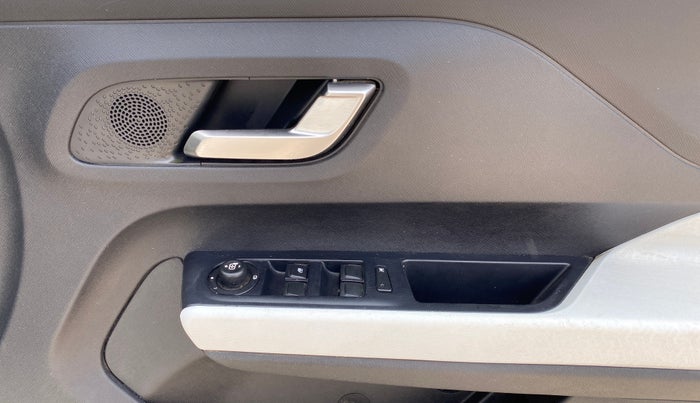 2021 Tata PUNCH CREATIVE  AMT, Petrol, Automatic, 1,00,394 km, Driver Side Door Panels Control