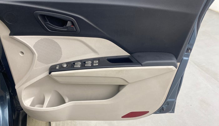 2021 Mahindra XUV300 W6 1.5 Diesel, Diesel, Manual, 46,982 km, Driver Side Door Panels Control