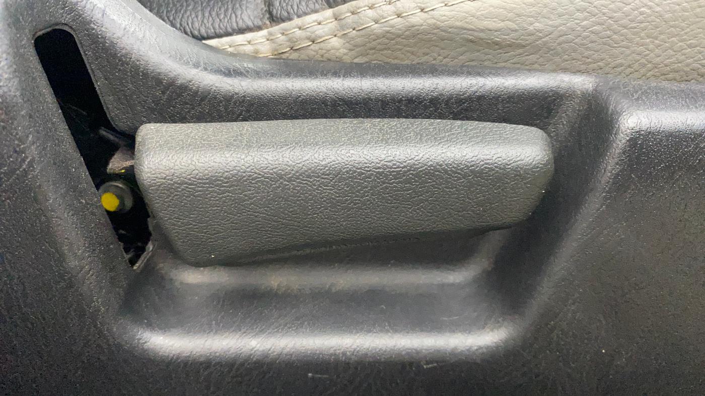 2022 Maruti Alto LXI O, Petrol, Manual, 27,746 km, Driver Side Adjustment Panel