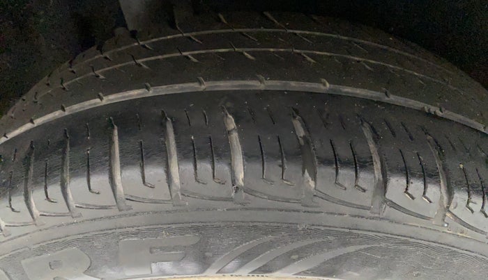 2017 Maruti Vitara Brezza LDI OPT, Diesel, Manual, 65,163 km, Right Rear Tyre Tread