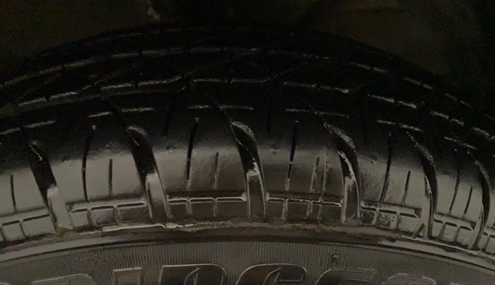 2017 Maruti Dzire VXI AMT, Petrol, Automatic, 32,883 km, Right Front Tyre Tread