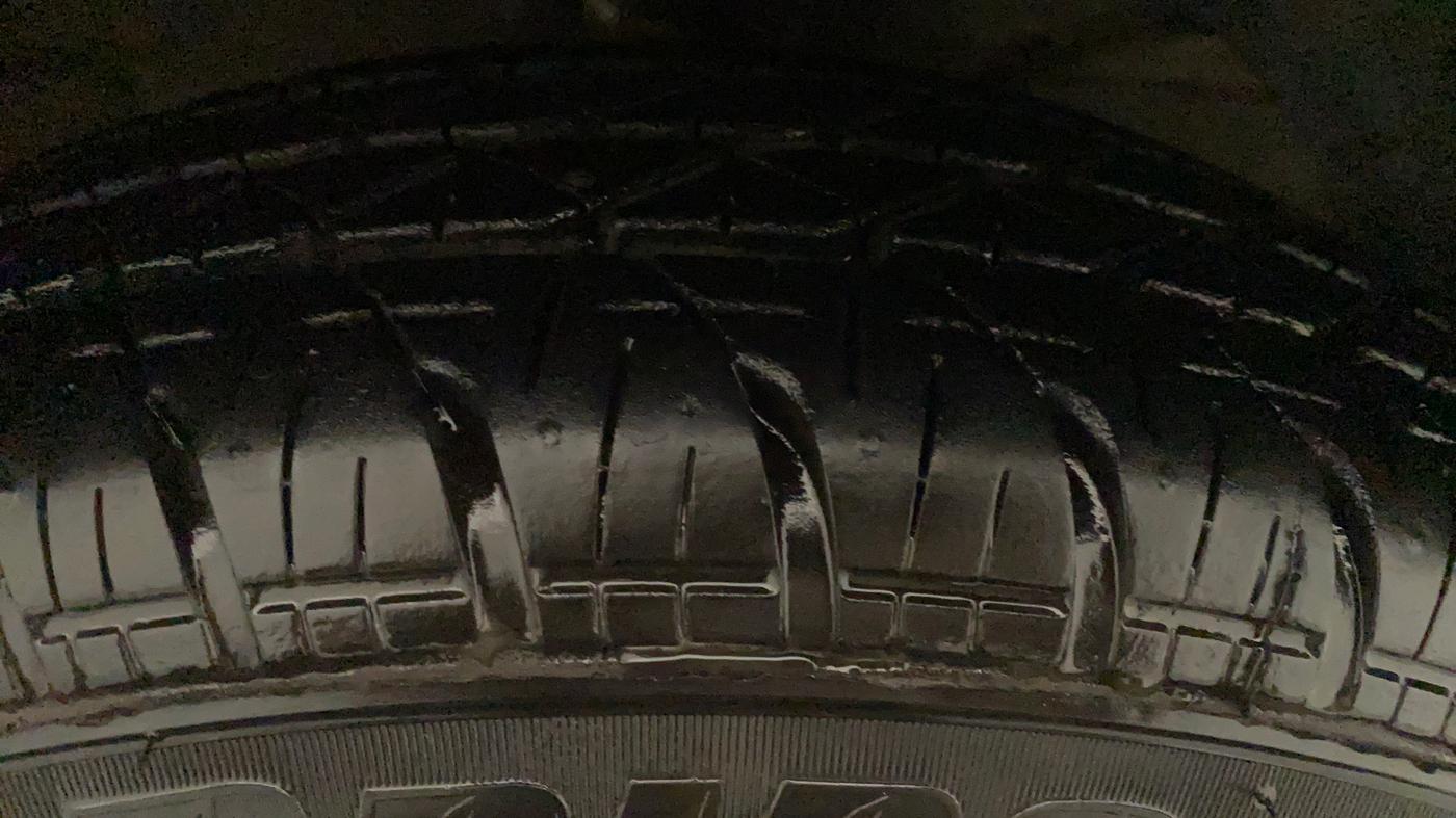 2017 Maruti Dzire VXI AMT, Petrol, Automatic, 32,883 km, Left Front Tyre Tread