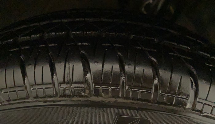 2017 Maruti Dzire VXI AMT, Petrol, Automatic, 32,883 km, Right Rear Tyre Tread
