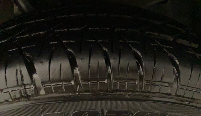2017 Maruti Dzire VXI AMT, Petrol, Automatic, 32,883 km, Left Rear Tyre Tread