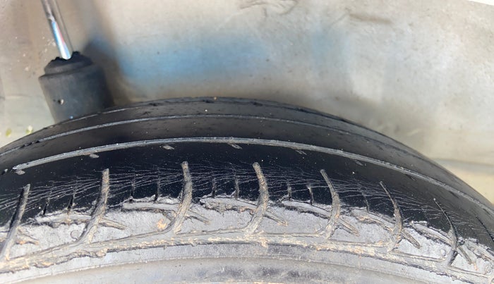 2015 Honda Brio S MT, Petrol, Manual, 54,542 km, Right Rear Tyre Tread