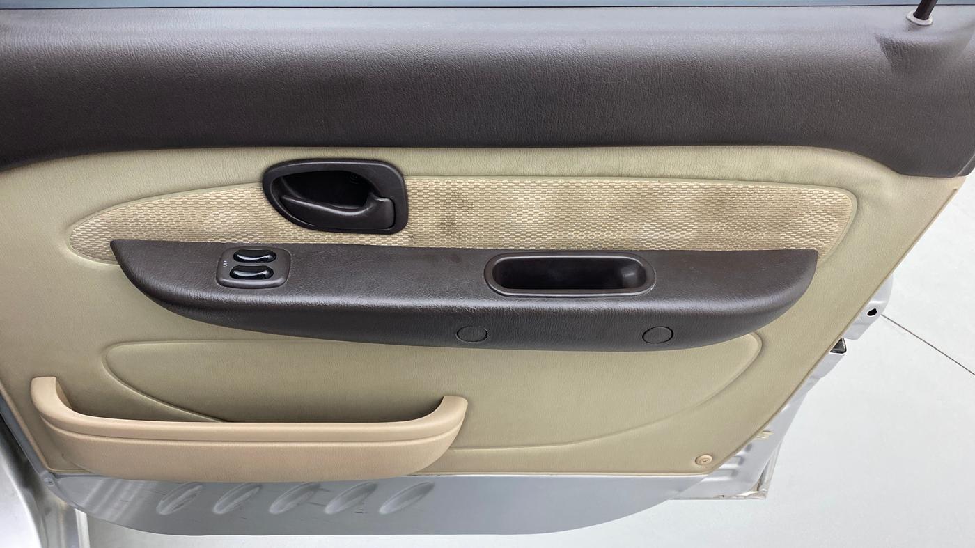 2012 Hyundai Santro Xing GL PLUS, Petrol, Manual, 63,800 km, Driver Side Door Panels Control