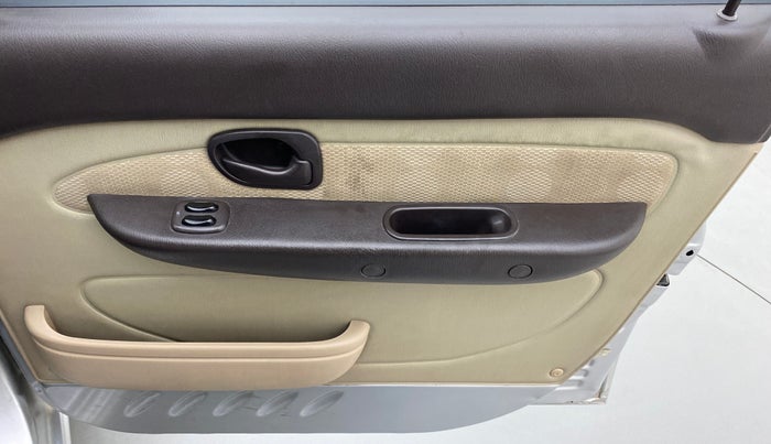 2012 Hyundai Santro Xing GL PLUS, Petrol, Manual, 63,800 km, Driver Side Door Panels Control