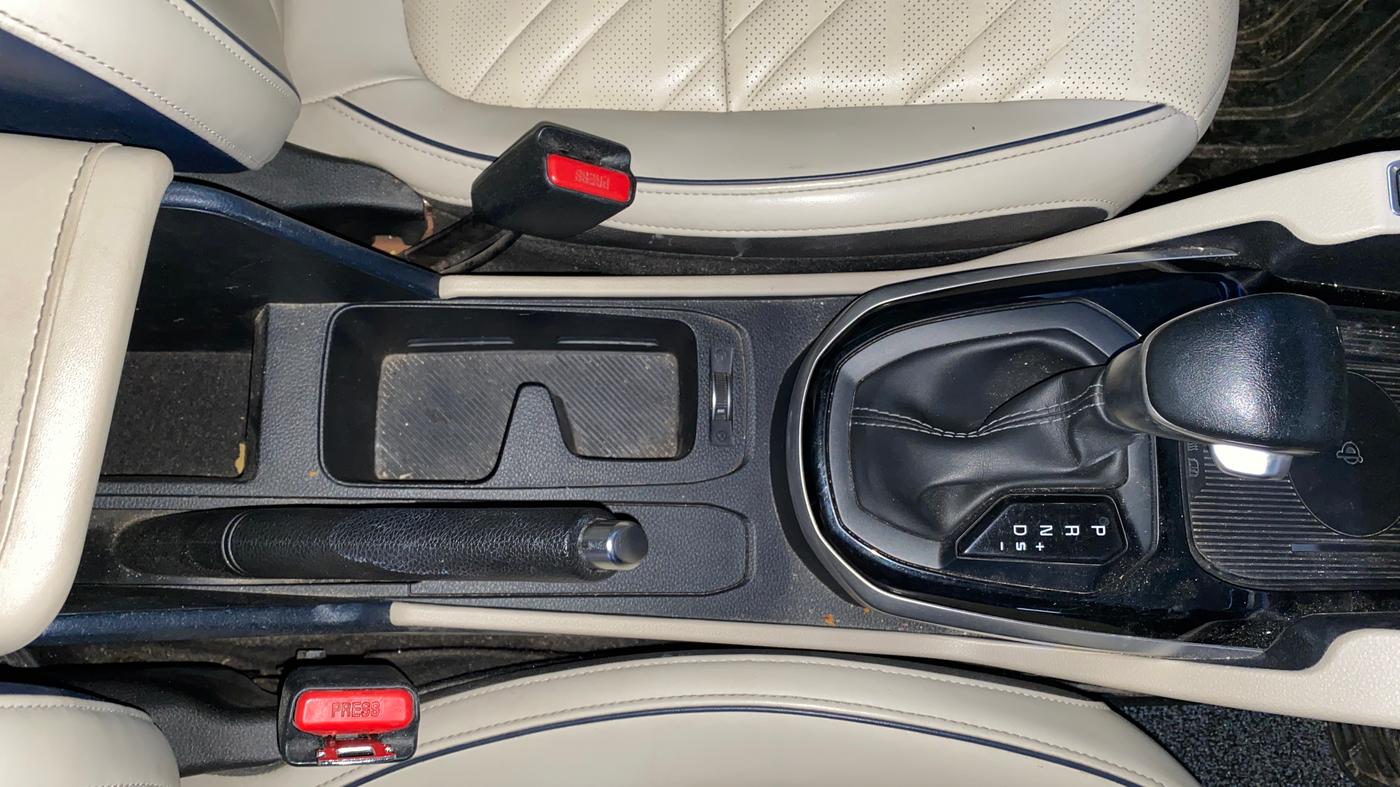 2022 KIA CARENS LUXURY PLUS 1.4 PETROL DCT 7 STR, Petrol, Automatic, 26,757 km, Gear Lever