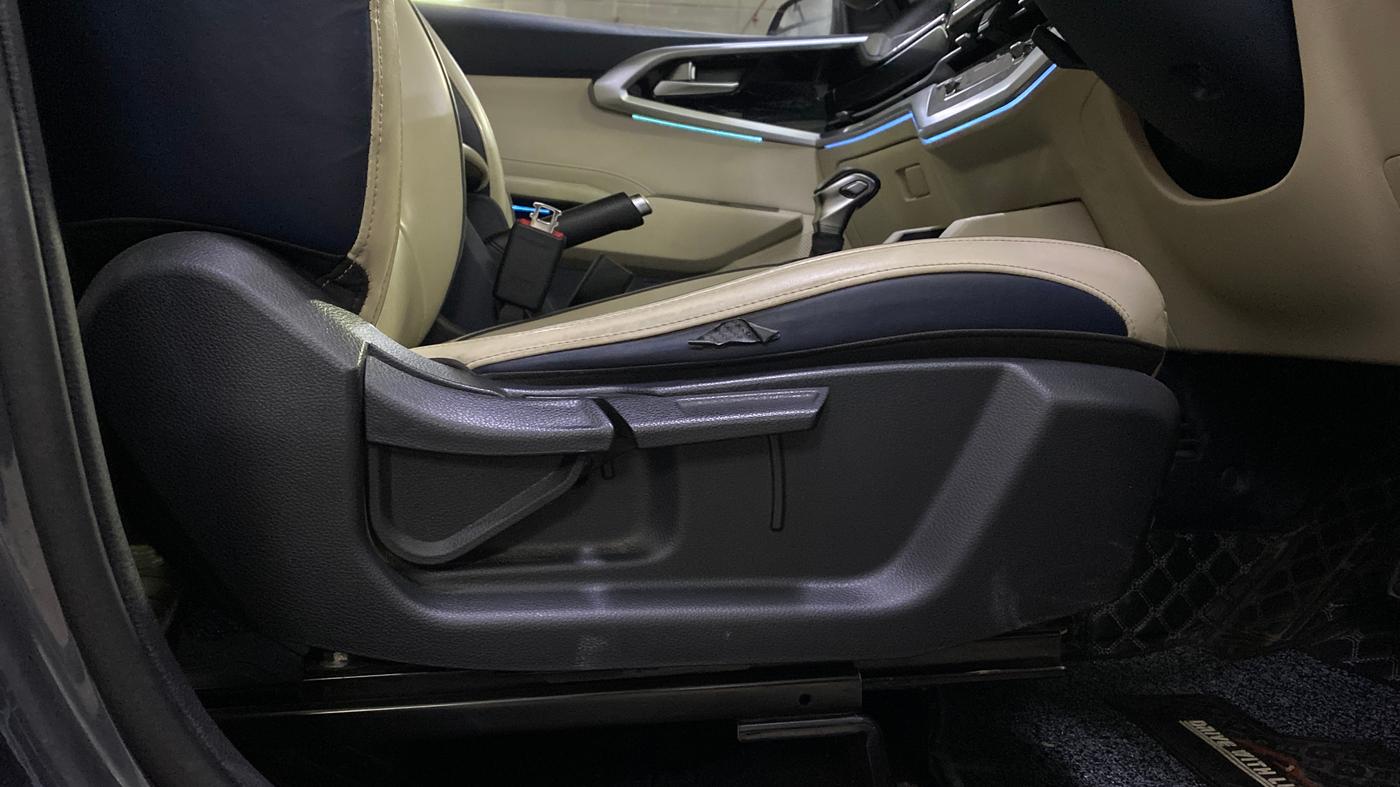 2022 KIA CARENS LUXURY PLUS 1.4 PETROL DCT 7 STR, Petrol, Automatic, 26,757 km, Driver Side Adjustment Panel