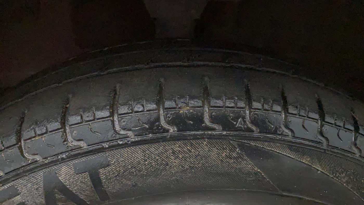2017 Hyundai Eon ERA PLUS (O), Petrol, Manual, 34,024 km, Left Front Tyre Tread