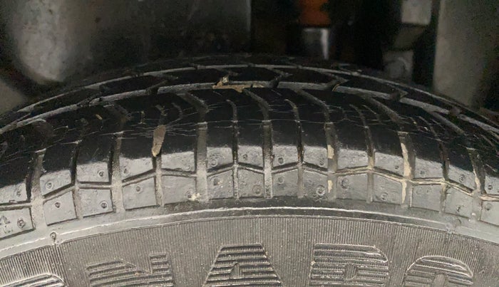 2015 Maruti Swift Dzire VXI, Petrol, Manual, 24,095 km, Left Rear Tyre Tread