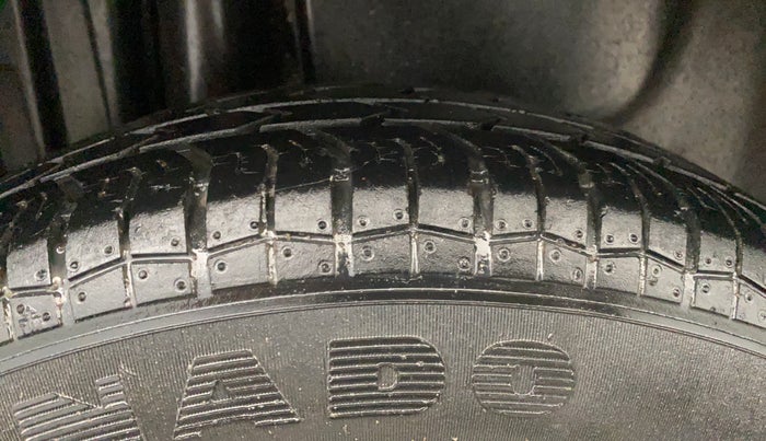 2015 Maruti Swift Dzire VXI, Petrol, Manual, 24,095 km, Right Rear Tyre Tread