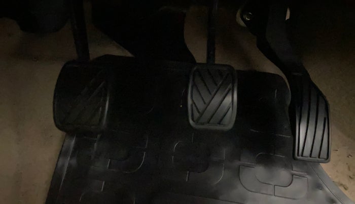 2015 Maruti Swift Dzire VXI, Petrol, Manual, 24,095 km, Pedals