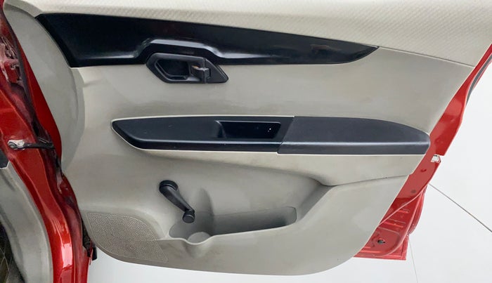 2016 Mahindra Kuv100 K2 D 6 STR, Diesel, Manual, 90,573 km, Driver Side Door Panels Control