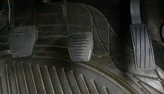 2016 Mahindra Kuv100 K2 D 6 STR, Diesel, Manual, 90,573 km, Pedals