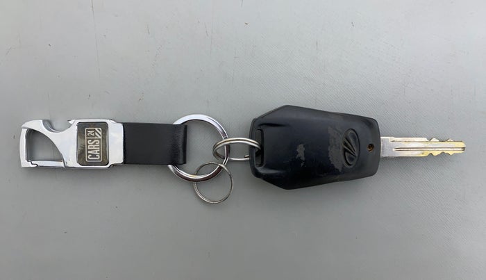 2016 Mahindra Kuv100 K2 D 6 STR, Diesel, Manual, 90,573 km, Key Close Up