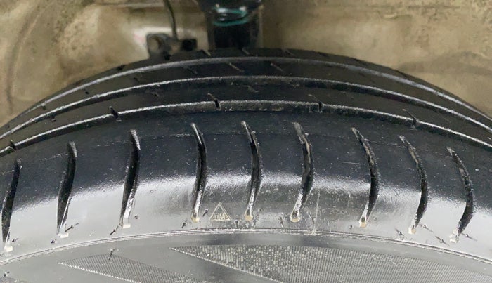 2018 Maruti Wagon R 1.0 LXI CNG, CNG, Manual, 82,731 km, Right Front Tyre Tread