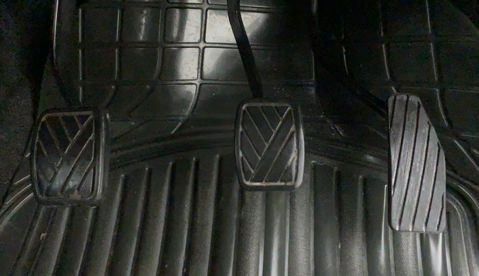 2018 Maruti Wagon R 1.0 LXI CNG, CNG, Manual, 82,731 km, Pedals