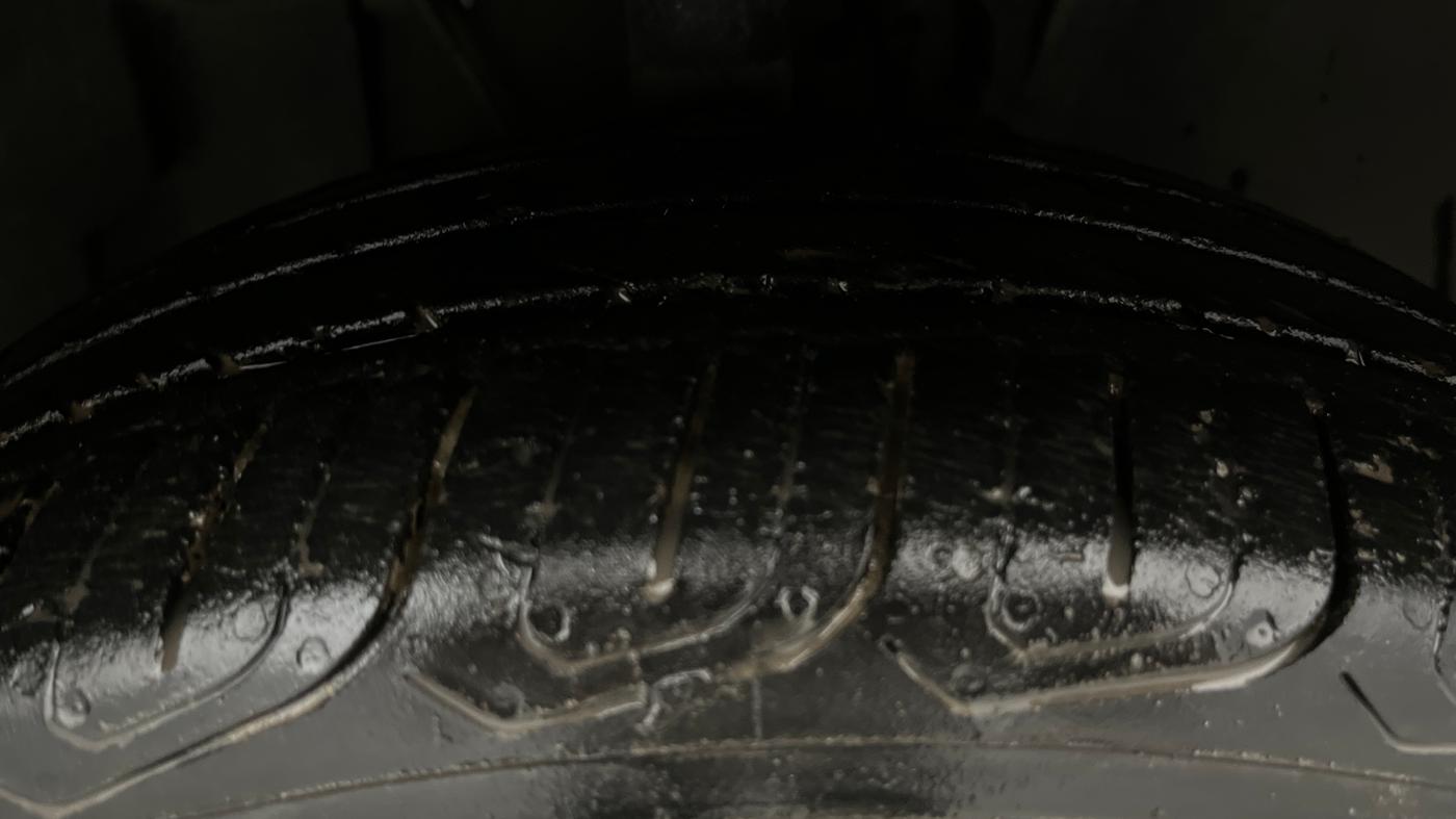 2021 Tata ALTROZ XZ PLUS PETROL, Petrol, Manual, 39,288 km, Right Front Tyre Tread