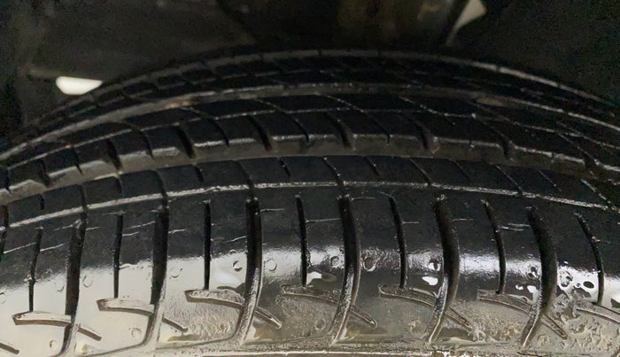 2015 Maruti Baleno DELTA PETROL 1.2, Petrol, Manual, 5,695 km, Left Front Tyre Tread